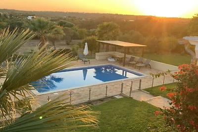 Villa in Moncarapacho mit Schwimmbecken