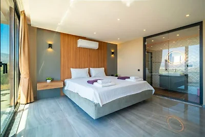 Villa in Kalkan mit Schwimmbecken