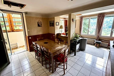 Haus in Le Mont-Dore mit Bergblick