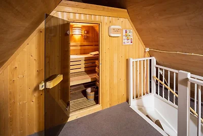 Ruime bungalow in het bos met sauna