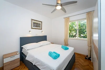 Villa con piscina a sfioro, spa