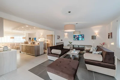 Deluxe Four Bedroom Villa with Private Pool (...