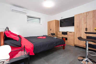 De Luxe Three Bedroom Apartment with Hot-Tub