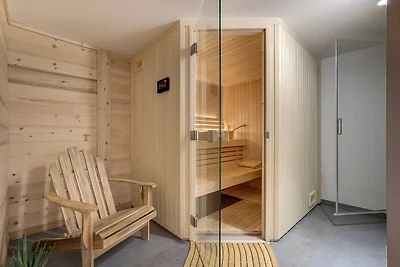 Chalet with Hot Tub & Sauna near Chamonix...