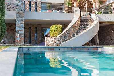 Elegante villa met uitzicht op de baai van...