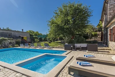 Villa in Žminj mit Schwimmbecken