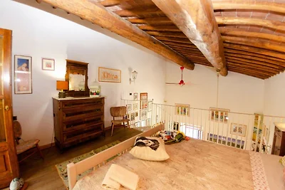 Tipica casa toscana in pietra antica