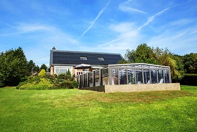 Villa mit Schwimmbad und Sauna