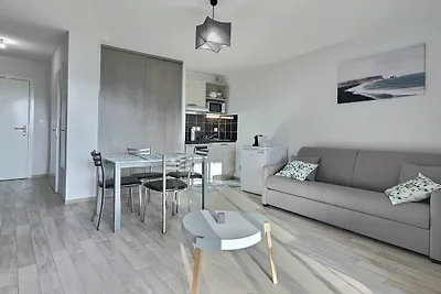 Modernes Studio in der Nähe des Mittelmeers