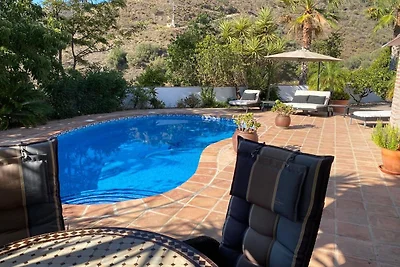 Ferienhaus mit Bergblick und privatem Pool