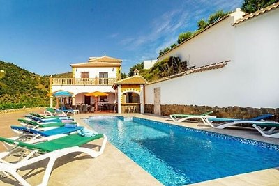 Spaziosa villa con piscina privata