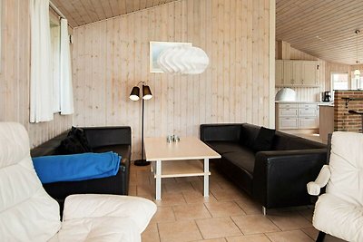Gemütliches Ferienhaus in Ørsted mit Sauna