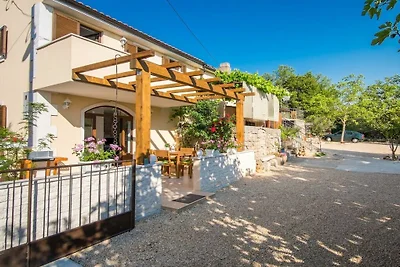 Ferienhaus in Malinska mit Schwimmbecken