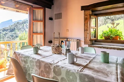 Casa a Liébana con vista sulle montagne