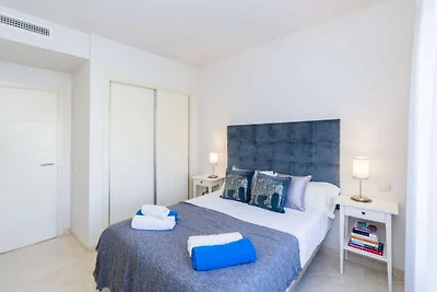 Modern 2-Bedroom Apartment - Alcazaba Lagoon...