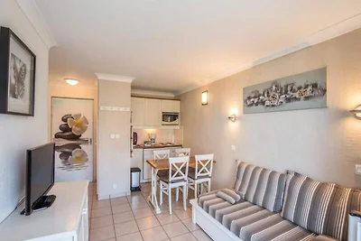 Marineblaue Residenz mit zwei Zimmern