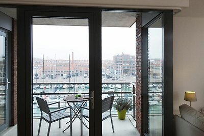 Moderne Wohnung mit Blick auf den Hafen von...