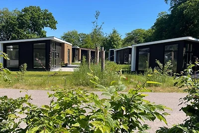 Luxuriöses Ferienhaus umgeben von Wasser und...