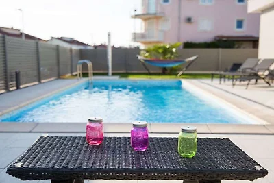 Villa in Novigrad met zwembad