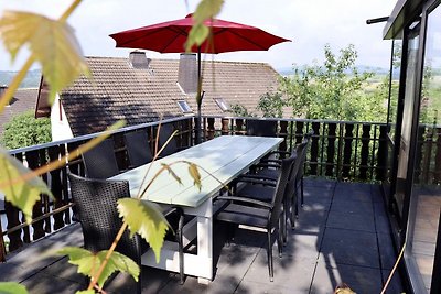 Geräumiges Ferienhaus in Neukirchen mit naheg...