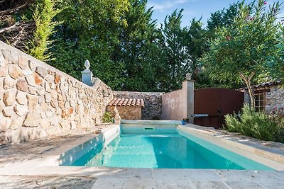 Idyllisches Ferienhaus in Lorgues mit Pool
