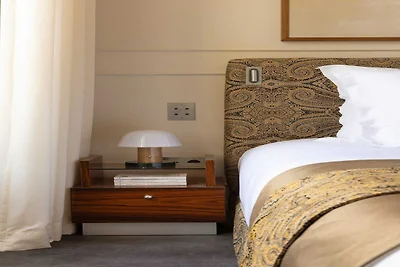 Palais Bourbon Hotel – Zimmer 34 – 2P –...