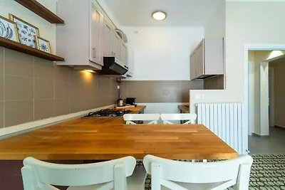 Lotus Apartment with Lakeview