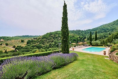 Geräumige Wohnung in Villa mit Pool