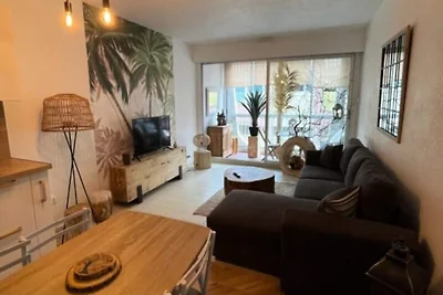 Wohnung in Grau du Roi am Strand