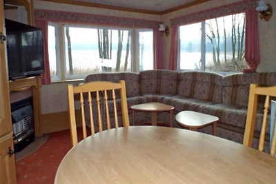 Mobile Home im Ferienpark mit Seezugang