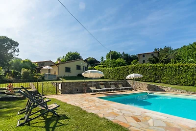 Schönes Cottage in Dicomano mit Pool