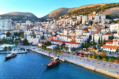 Gerהumiges Apartment mit Meerblick in Saranda