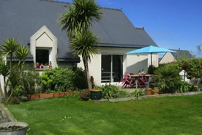 Casa con giardino tropicale vicino alla costa