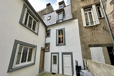 Sanctuaire luxuriant près de la forêt