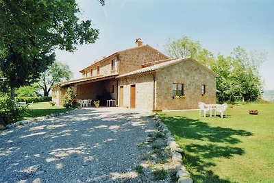 Rustikales Bauernhaus in Proceno mit Pool