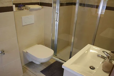 Riverside Rustic Ridge Apartments with Balcon...