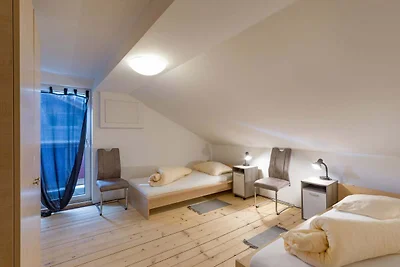 Ferienhaus mit Bergblick und Garten in Fügen