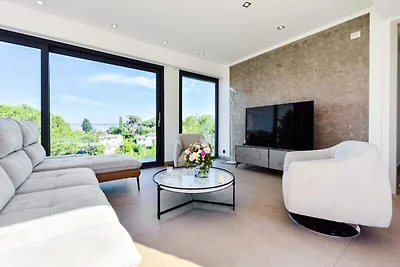 Villa in Mandelieu met verwarmd zwembad