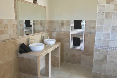 Villa a Le Plan-de-la-Tour con piscina
