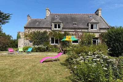 Charmant stenen huis aan de kust met tuin.