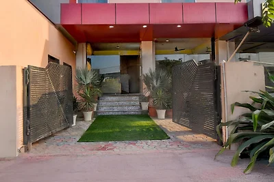 Collezione O Sunder Nagar Golvyas