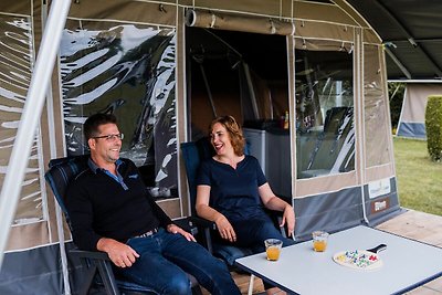 Schöne Zeltlodge auf einem Campingplatz