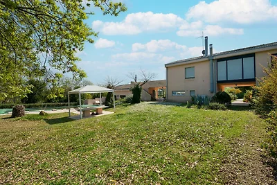 Elegante Villa mit Pool