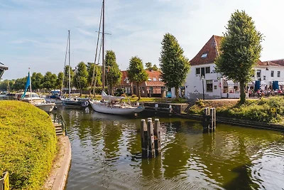 Villa am Wasser mit eigenem Steg