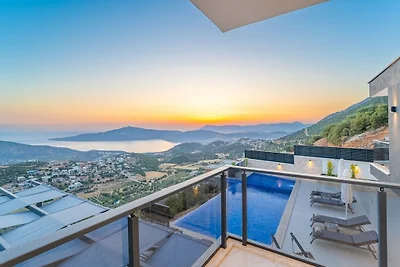 Villa in Kalkan mit Schwimmbecken