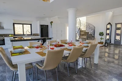 Villa in Kalkan mit Schwimmbecken