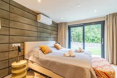 Luxuriöse und attraktive Familienvilla für 8...