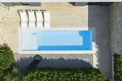 Villa in Kraj, Tkon mit Schwimmbecken