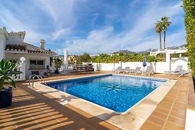Luxusvilla mit Whirlpool und Meerblick