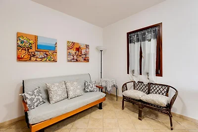 Con espacio exterior privado y aparcamiento.